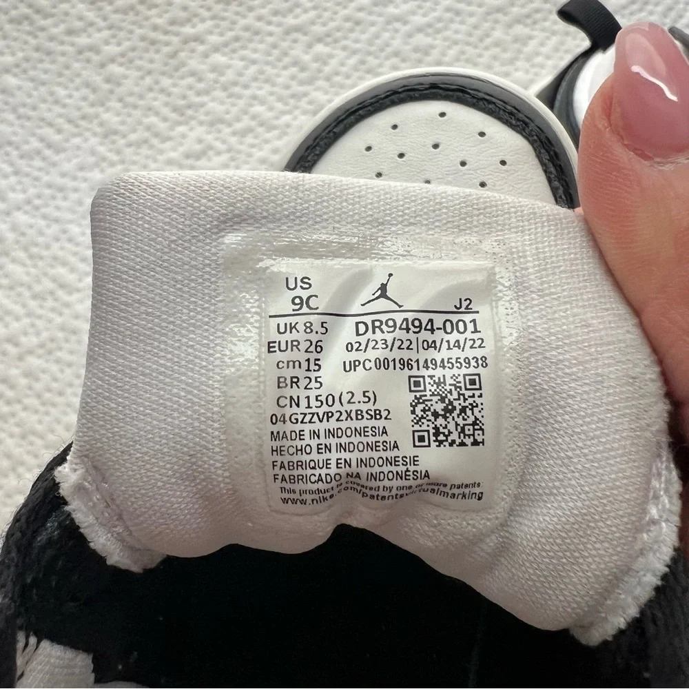 Air Jordan 1 Mid ‘Hologram’, Size 9C - Picture 3 of 10